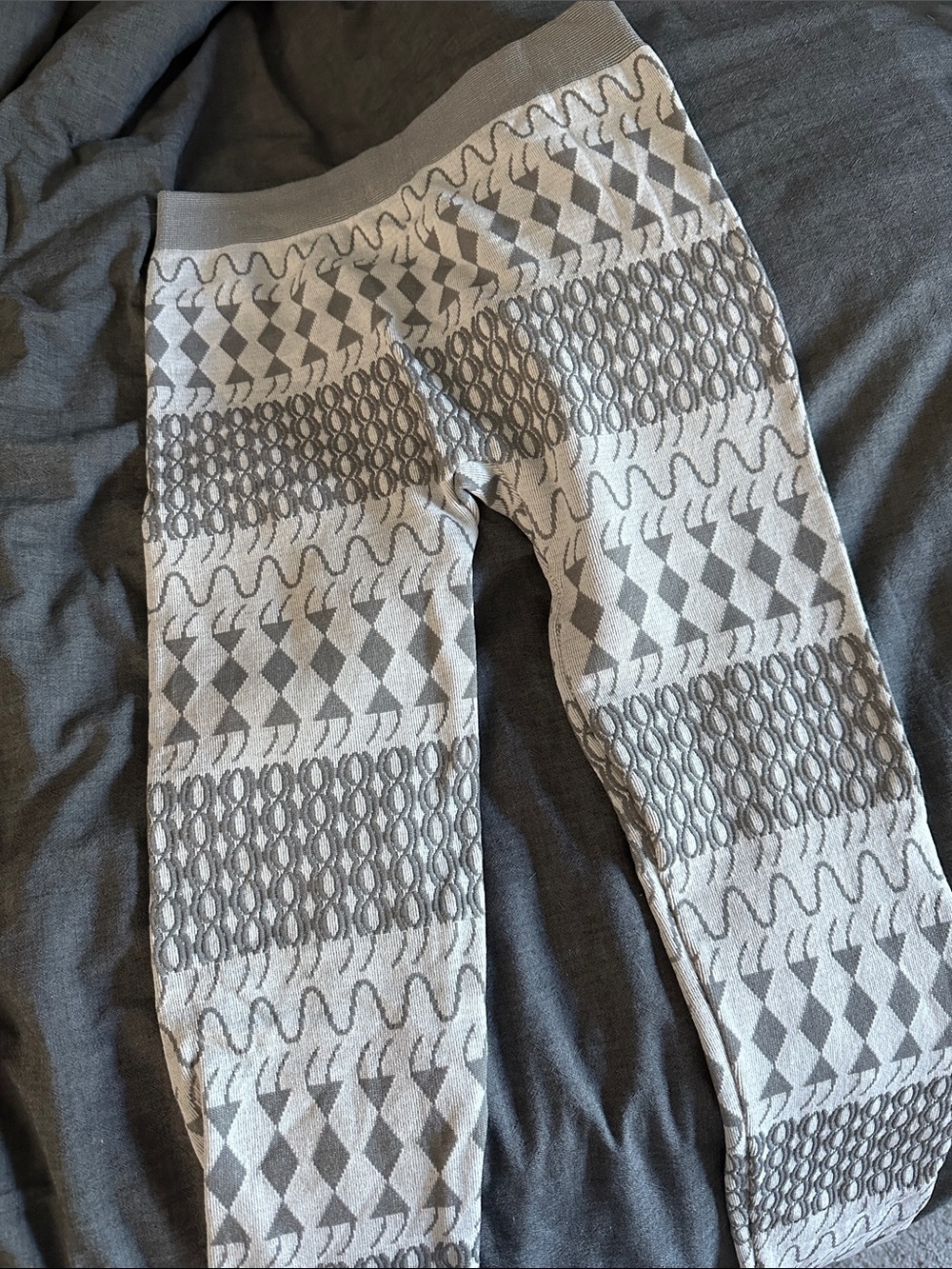 Patterned Knit Leggings in Gray and Cream